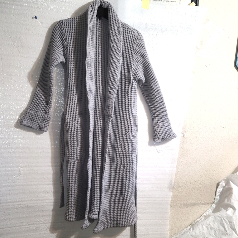 Brooklinen Waffle Gray Robe - Picture 5 of 12
